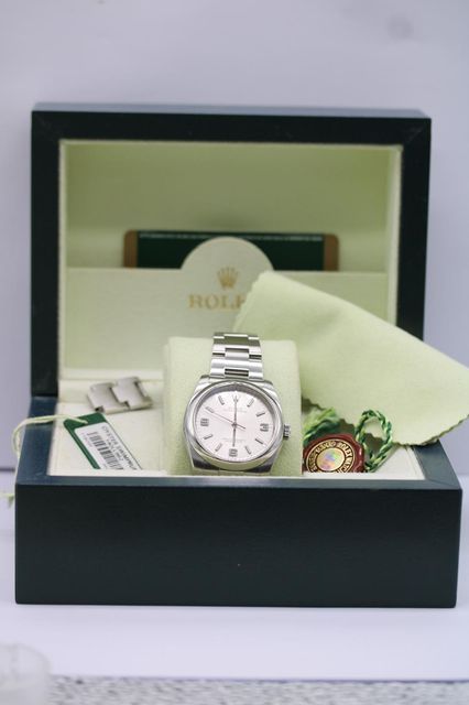 Rolex Oyster Perpetual 116000 Image 6